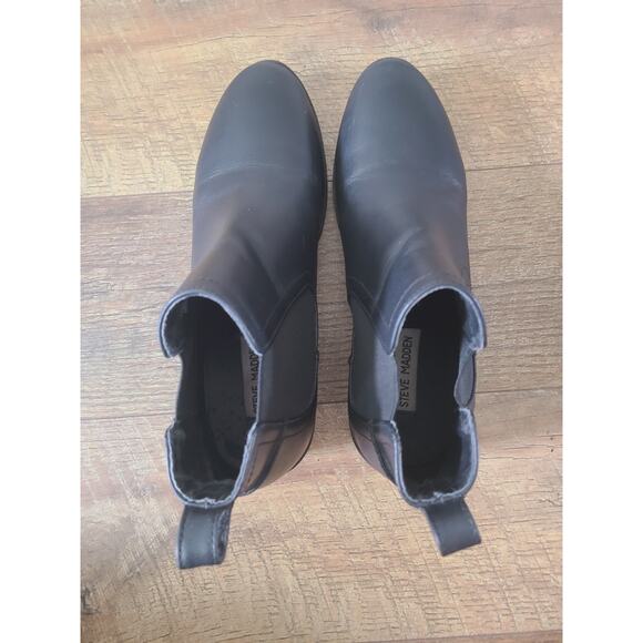Steve Madden Chelsea Ankle Boots Black Leather Block Heel Size 9 M Pull On Goth - Picture 14 of 14
